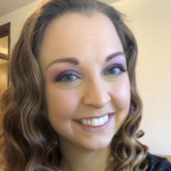 Meet your Posher, Stephanie - Picture 1 of 1